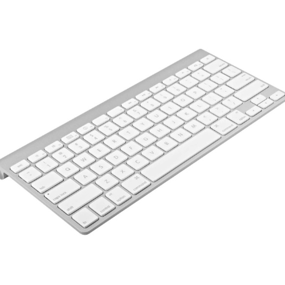 Apple Smart Keyboard in German Language Silver Wireless Bluetooth Battery Power - Picture 1 of 6